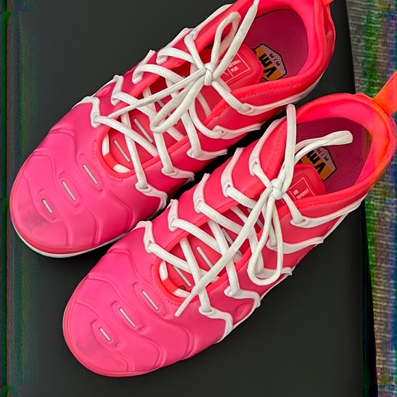 originally $251 US 8.5 EUR 40 UK 6 ‘ Pink blast ‘